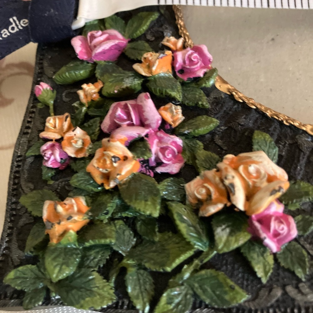 PHOTO FRAME RAISED FLOWERS LIKE NEW CONDITION - Picture 7 of 10
